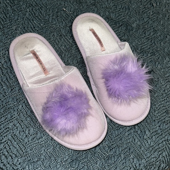 31. Purple victoria’s Secret Pom-Pom slippers size medium - Picture 1 of 5